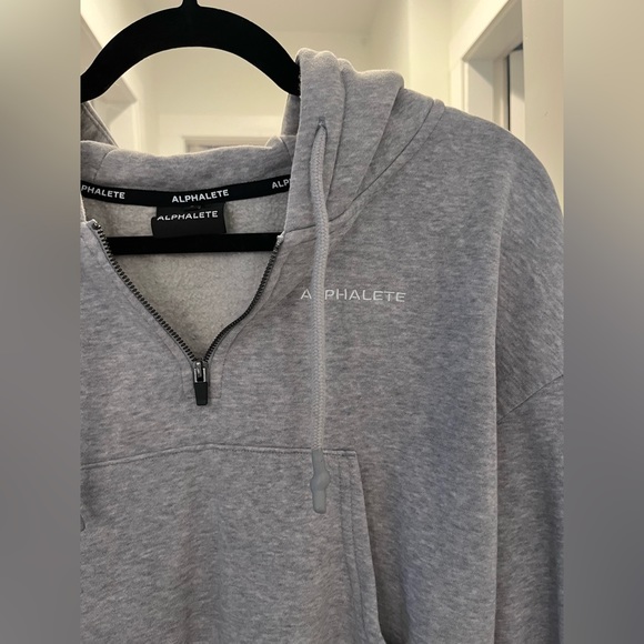 Alphalete Cropped Hoodie - Picture 2 of 3